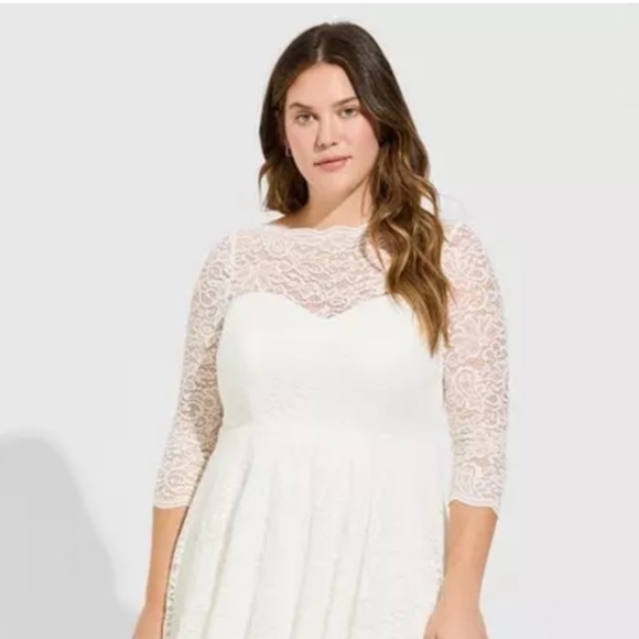 Elegant White Lace Dress - Picture 1 of 10